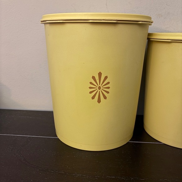Vintage Tupperware Servalier 3pc Canister Set | Harvest Yellow Sunburst - Picture 6 of 16